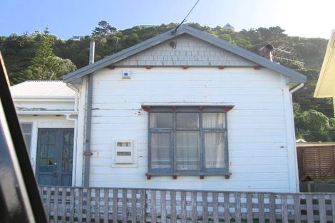 Photo of property in 252 Queens Drive, Lyall Bay, Wellington, 6022
