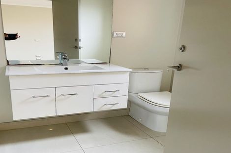 Photo of property in 23 Horizon Road, Oteha, Auckland, 0632