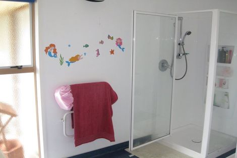 Photo of property in 41 Colchester Crescent, Newlands, Wellington, 6037