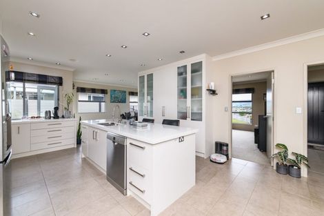 Photo of property in 1 Tennyson Avenue, Kelvin Grove, Palmerston North, 4414