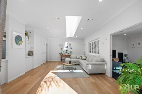 Photo of property in 13 Hobie Court, West Harbour, Auckland, 0618