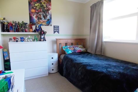 Photo of property in 38 Catherine Crescent, Paparangi, Wellington, 6037