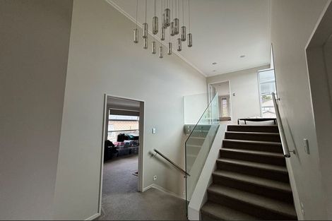 Photo of property in 28 Bur Oak Terrace, Schnapper Rock, Auckland, 0632