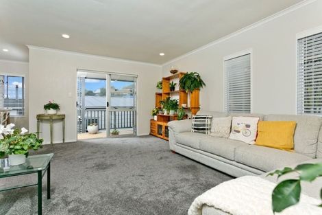 Photo of property in 98 Oaktree Avenue, Browns Bay, Auckland, 0630