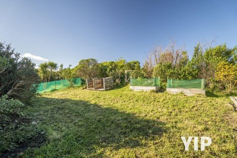 Photo of property in 9 Wakely Road, Newlands, Wellington, 6037