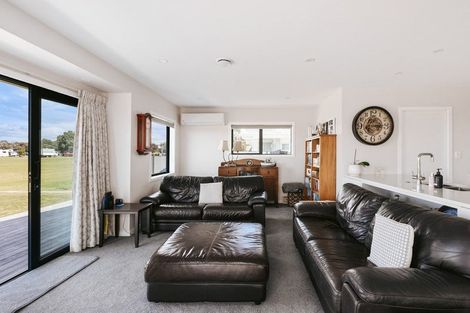 Photo of property in 26 Harbour View Road, Omokoroa, 3114