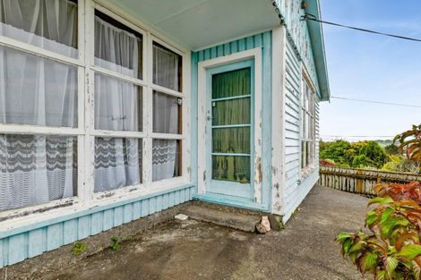 Photo of property in 79 Omata Road, Marfell, New Plymouth, 4310