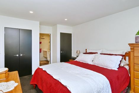 Photo of property in 2/272 Marine Parade, New Brighton, Christchurch, 8061