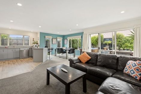 Photo of property in 9 James Nairn Grove, Riverstone Terraces, Upper Hutt, 5018