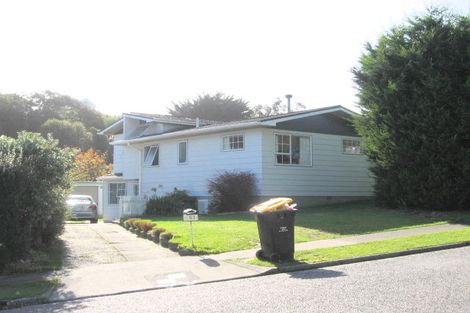Photo of property in 67 Gloaming Hill, Titahi Bay, Porirua, 5022