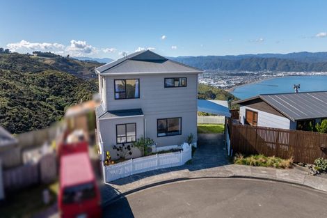 Photo of property in 43a Sunhaven Drive, Newlands, Wellington, 6037
