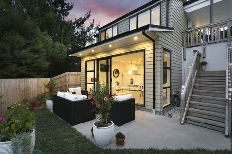 Photo of property in 2/15d Verran Road, Birkenhead, Auckland, 0626