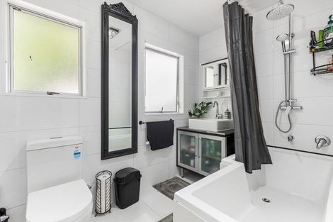 Photo of property in 2/4 Kahikatea Place, Ranui, Auckland, 0612