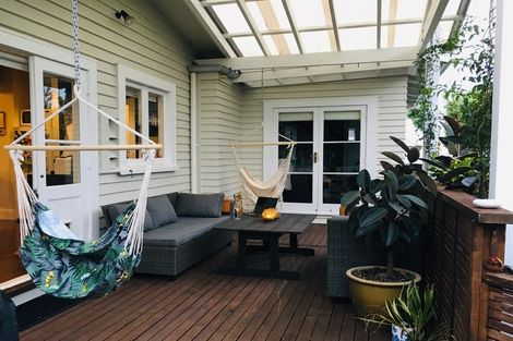 Photo of property in 14 Lawrence Road, Hospital Hill, Napier, 4110