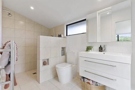 Photo of property in 25a Barron Drive, Green Bay, Auckland, 0604