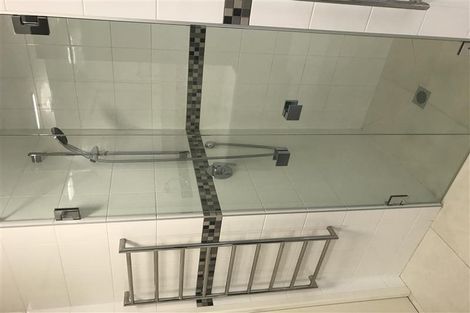 Photo of property in 117a Carlisle Road, Northcross, Auckland, 0632