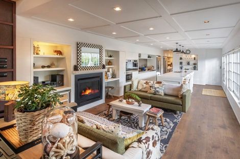 Photo of property in 7 Marine Parade, Seatoun, Wellington, 6022