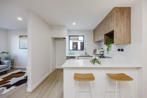 Photo of property in 6/24 Tupaki Place, Pakuranga Heights, Auckland, 2010