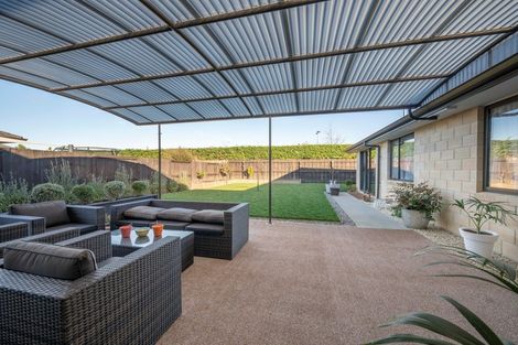 Photo of property in 35 Lilac Close, Cambridge, 3434