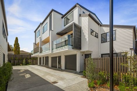 Photo of property in 4/13 Fairdale Place, Birkdale, Auckland, 0626