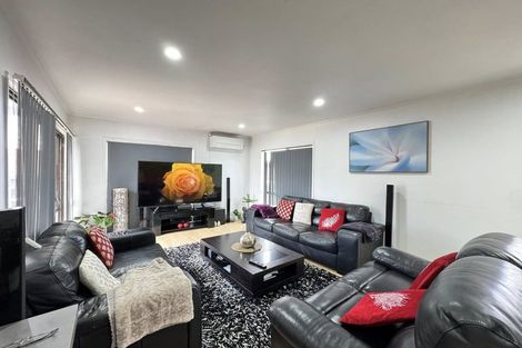 Photo of property in 100 Everglade Drive, Totara Heights, Auckland, 2105