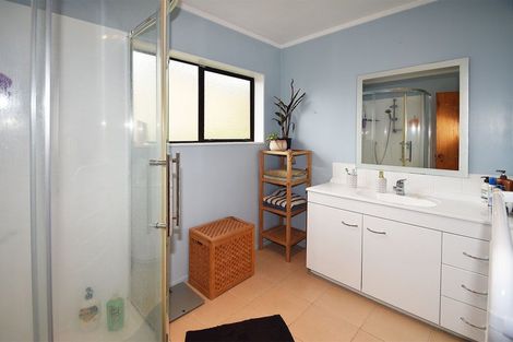 Photo of property in 1/5 Spring Grove, Henderson, Auckland, 0612