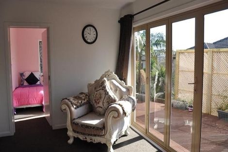 Photo of property in 8 Parani Court, Te Atatu Peninsula, Auckland, 0610
