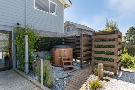 Photo of property in 106 Field Way, Waikanae Beach, Waikanae, 5036