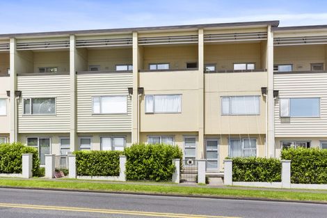 Photo of property in 5/11 Ray Small Drive, Papakura, 2110