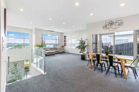 Photo of property in 24 Kittiwake Drive, Schnapper Rock, Auckland, 0632