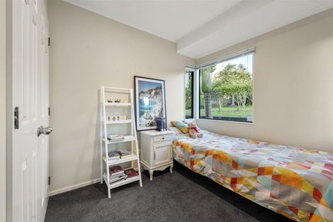 Photo of property in 8 Almond Grove, Greenhithe, Auckland, 0632