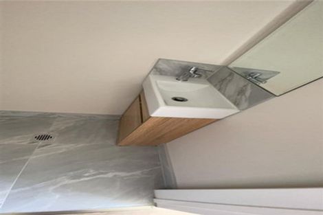 Photo of property in 5/58 Te Atatu Road, Te Atatu South, Auckland, 0610