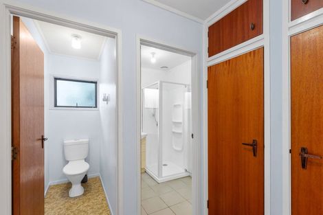 Photo of property in 2/13 Frank Evans Place, Henderson, Auckland, 0610