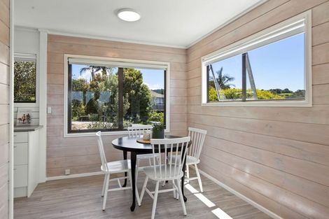 Photo of property in 4 Puriri Avenue, Leigh, 0985