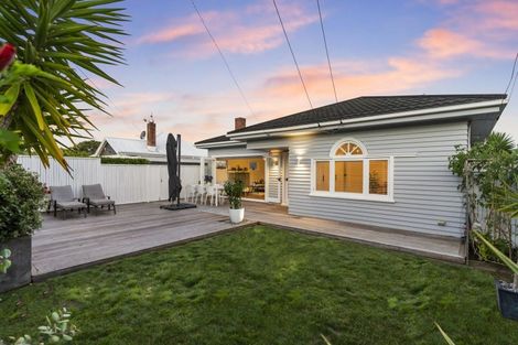 Photo of property in 1/439 Point Chevalier Road, Point Chevalier, Auckland, 1022