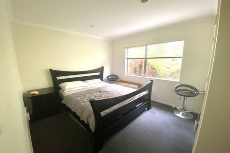 Photo of property in 1 Thomas Hamer Place, Greenhithe, Auckland, 0632