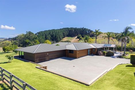 Photo of property in 883 Peak Road, Helensville, 0875