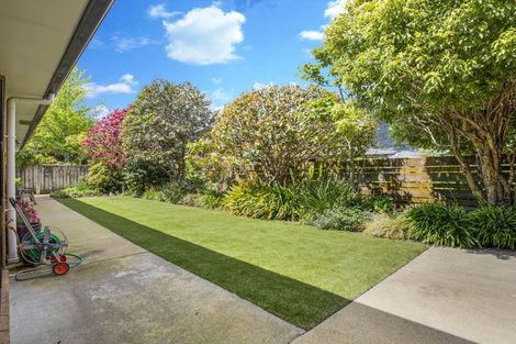 Photo of property in 12 Papawai Grove, Waikanae, 5036