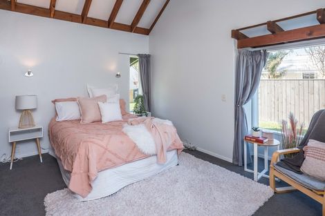 Photo of property in 12 Kew Grove, Raumati Beach, Paraparaumu, 5032