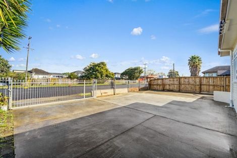 Photo of property in 22 Ranfurly Road, Papatoetoe, Auckland, 2104