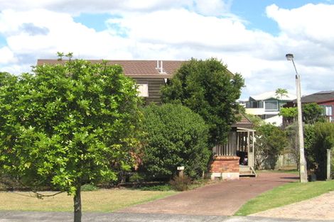 Photo of property in 9 Seagrove Road, West Harbour, Auckland, 0618