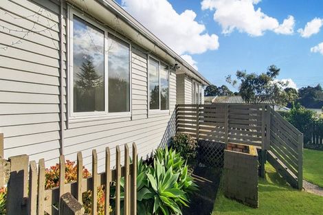 Photo of property in 28 Middlemore Crescent, Papatoetoe, Auckland, 2025