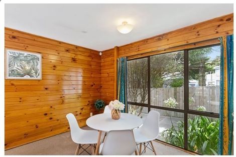 Photo of property in 94a Newlands Road, Newlands, Wellington, 6037