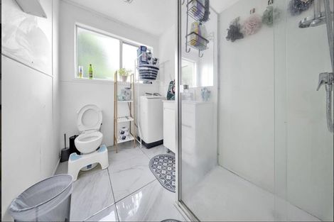 Photo of property in 1 Gibbons Road, Weymouth, Auckland, 2103