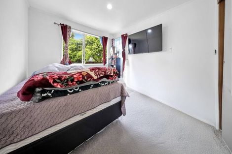 Photo of property in 1 Gibbons Road, Weymouth, Auckland, 2103