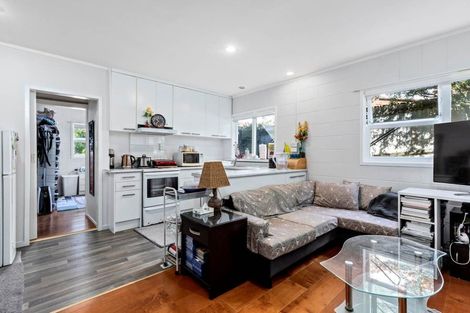 Photo of property in 43 Girrahween Drive, Totara Vale, Auckland, 0629