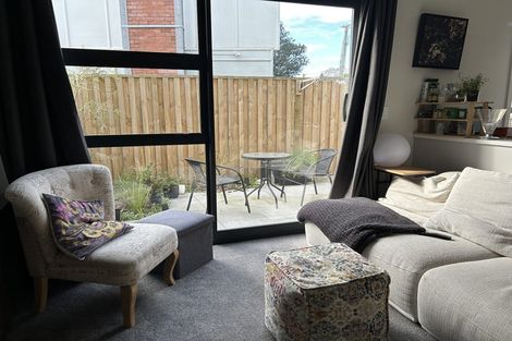 Photo of property in 2/92 Oxford Terrace, Epuni, Lower Hutt, 5011