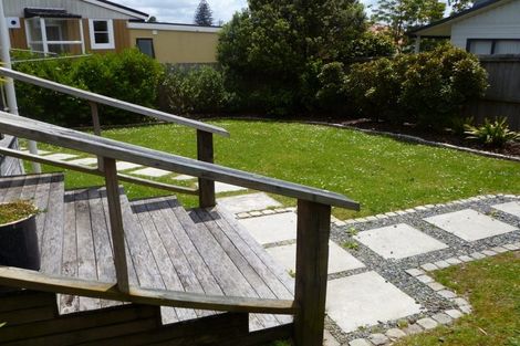 Photo of property in 5 Kaweka Street, New Lynn, Auckland, 0600