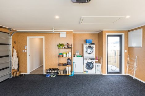 Photo of property in 15 Gibraltar Way, Fitzherbert, Palmerston North, 4410