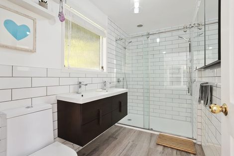 Photo of property in 151 Scenic Drive, Titirangi, Auckland, 0604